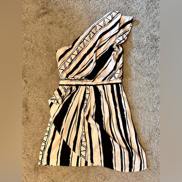 One shoulder BCBG pink and black dress. Only worn a couple of times. Size 2. - Picture 2 of 2